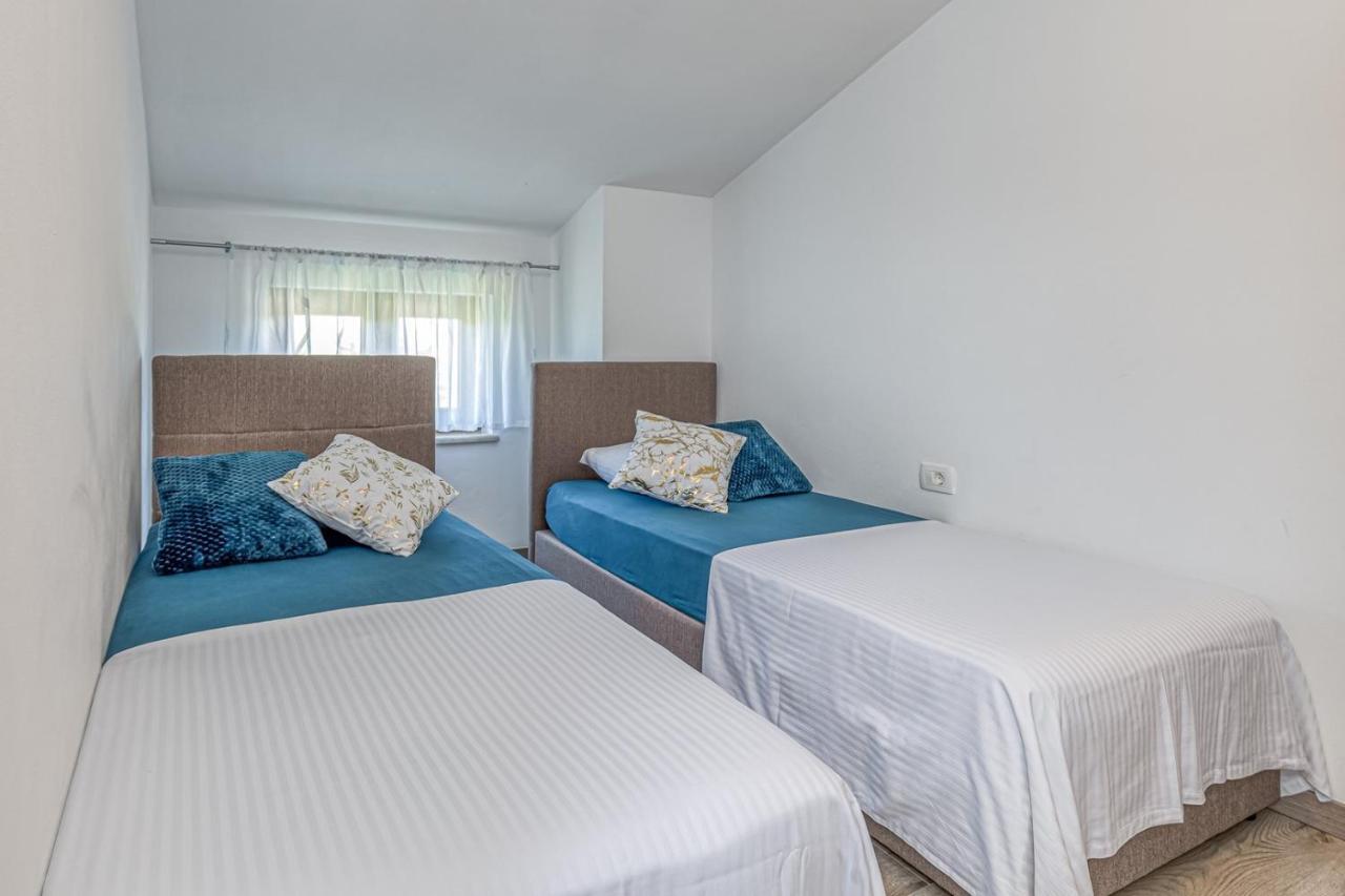 Holiday House Lidia I Rina Pićan Eksteriør billede