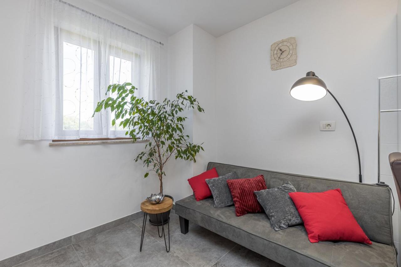 Holiday House Lidia I Rina Pićan Eksteriør billede