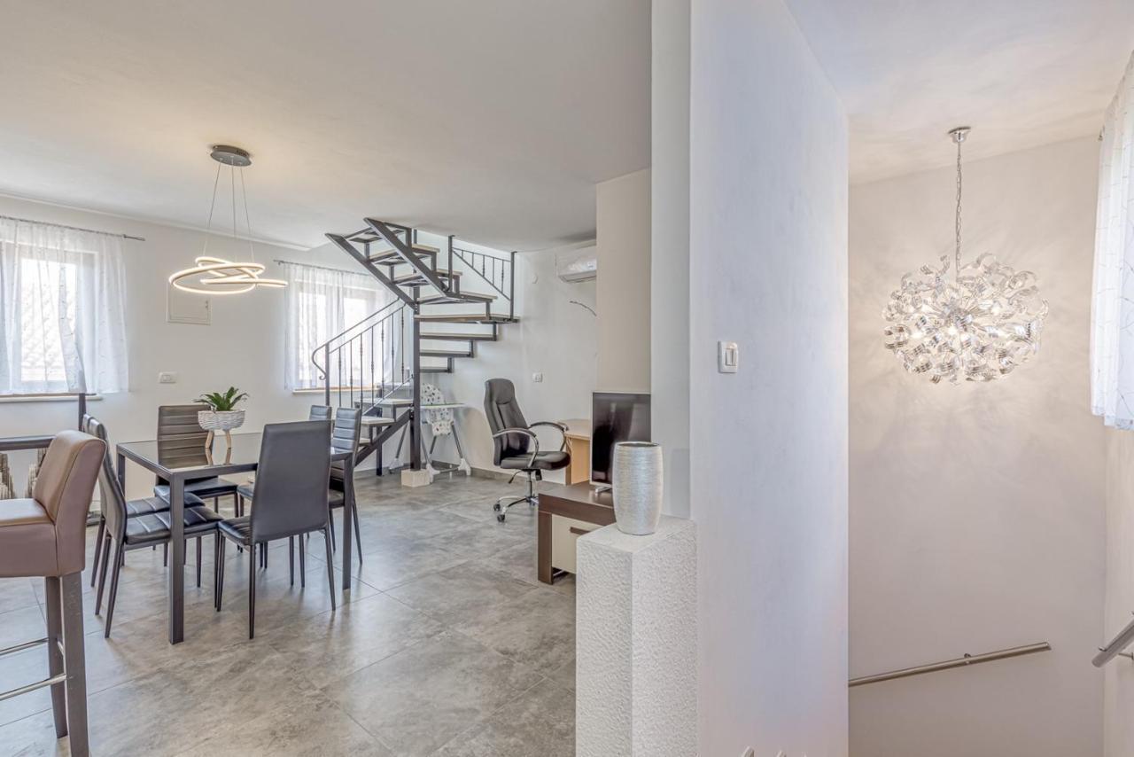 Holiday House Lidia I Rina Pićan Eksteriør billede