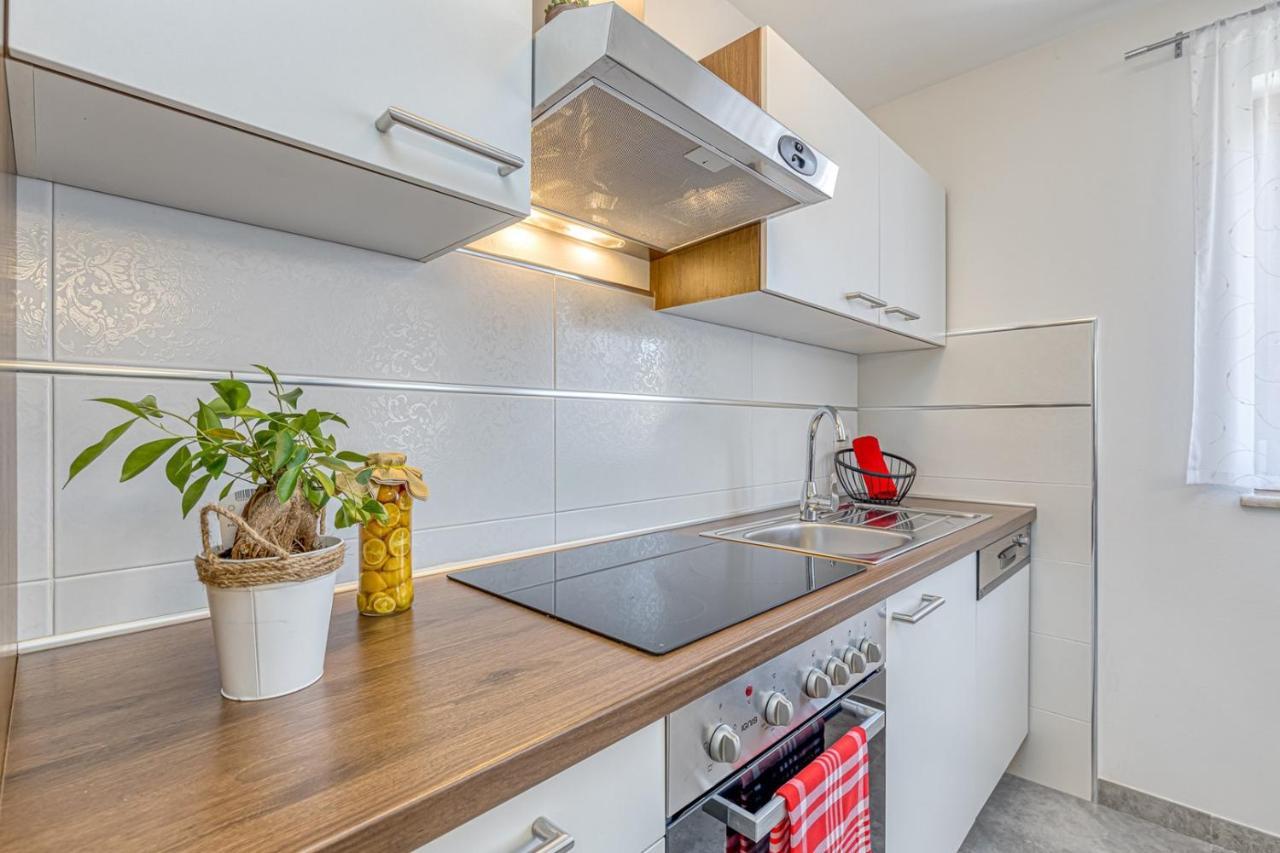 Holiday House Lidia I Rina Pićan Eksteriør billede